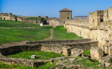 24.04.2021. Bilhorod-Dnistrovskyi veya Akkerman Kalesi, Odessa bölgesi, Ukrayna, güneşli bir bahar sabahı