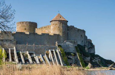 24.04.2021. Bilhorod-Dnistrovskyi veya Akkerman Kalesi, Odessa bölgesi, Ukrayna, güneşli bir bahar sabahı