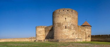 24.04.2021. Bilhorod-Dnistrovskyi veya Akkerman Kalesi, Odessa bölgesi, Ukrayna, güneşli bir bahar sabahı