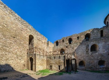 24.04.2021. Bilhorod-Dnistrovskyi veya Akkerman Kalesi, Odessa bölgesi, Ukrayna, güneşli bir bahar sabahı
