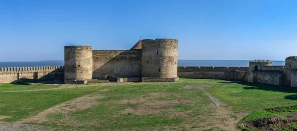 24.04.2021. Bilhorod-Dnistrovskyi veya Akkerman Kalesi, Odessa bölgesi, Ukrayna, güneşli bir bahar sabahı
