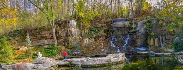 Waterval Het Sofievsky Arboretum Sofiyivsky Park Uman Oekraïne Een Zonnige — Stockfoto