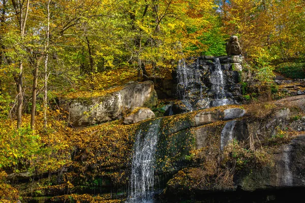 Valley Giants Och Vattenfall Sofievsky Arboretum Eller Sofiyivsky Park Uman — Stockfoto