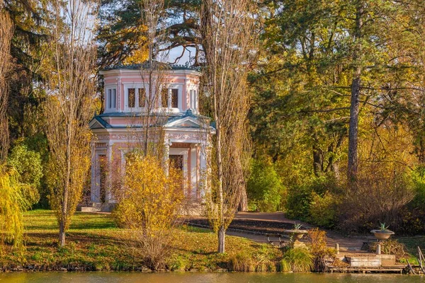 Pavilion Στο Νησί Της Αντι Circe Στο Sofievsky Arboretum Sofiyivsky — Φωτογραφία Αρχείου