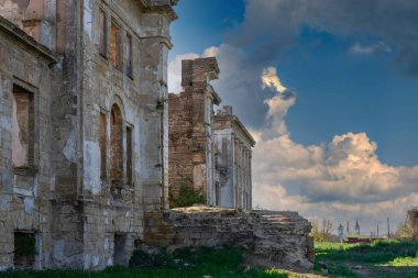 Ukrayna 'nın Odessa bölgesindeki Vasylievka köyünde terk edilmiş Dubiecki malikânesi veya Kurt Adam Pankejeff malikanesi.