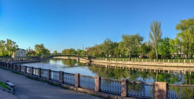 05.09.2021. Kropyvnytskyi, Ukrayna. Ukrayna 'nın Kropyvnytskyi şehrinde güneşli bir bahar sabahı