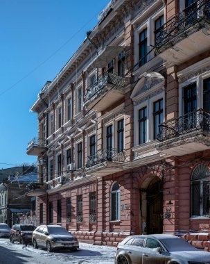 Odessa, Ukrayna. 19 Şubat 2026. Savaş sırasında Ukrayna 'nın Odessa kentindeki UNESCO tarafından korunan karlı bir kış şehri. Şehir meydanı ve mimarisinin panoramik görüntüsü