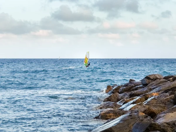 Windsurfing w świetle wieczoru — Zdjęcie stockowe