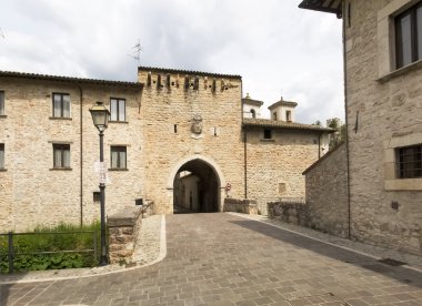 Ana Meydanı ziyaret edin.