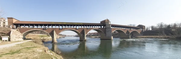 Pavia, ponte coperto sul fiume Ticino — Foto Stock