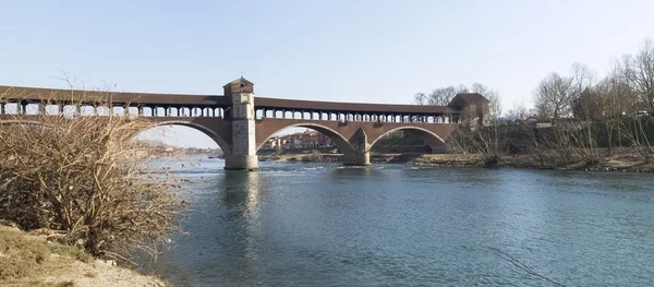 Pavia, ponte coperto sul fiume Ticino — Foto Stock