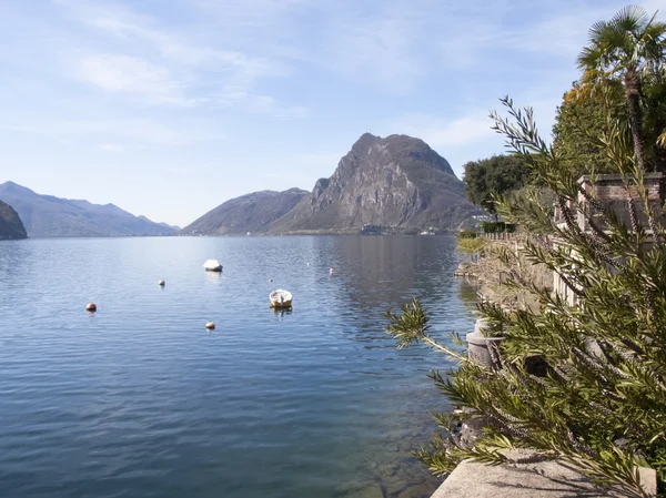 Lugano, zatoka jeziora — Zdjęcie stockowe