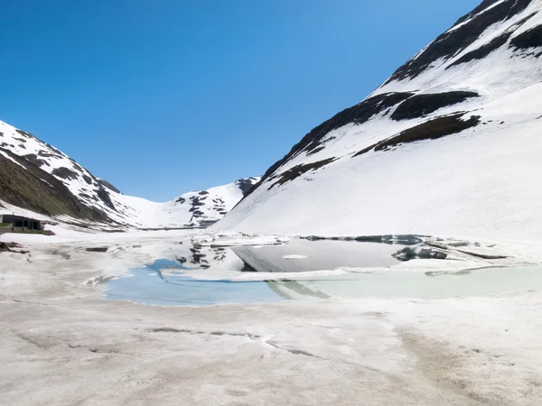 Oberalppass, künstliches Seeeis — Stockfoto