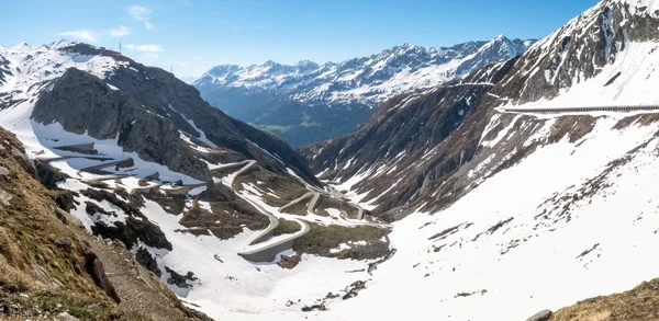 Gotthardpass, vista do vale de Tremola — Fotografia de Stock