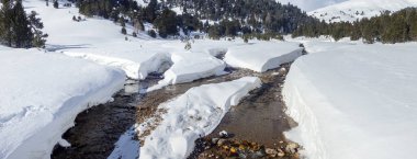 Casaccia, İsviçre: Kış manzarası, Lareccio kanalları ve Kolombiya geçidi