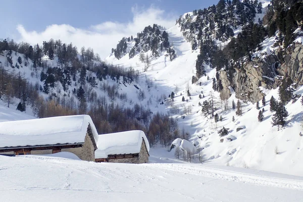 カサッチア スイス 冬の風景 レッチョ運河とコロンベ峠 — ストック写真