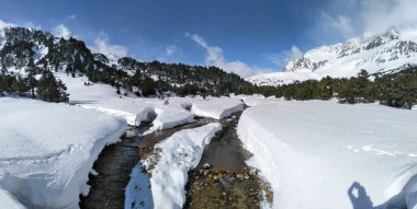 Casaccia, İsviçre: Kış manzarası, Lareccio kanalları ve Kolombiya geçidi