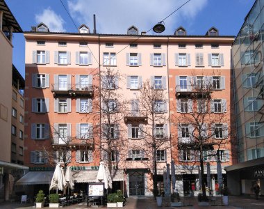 Lugano, İsviçre: Şehrin ve tarihi binaların manzarası