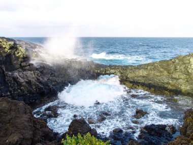 Lanzarote, İspanya: Charco de Palo bölgesindeki kayalık kıyı