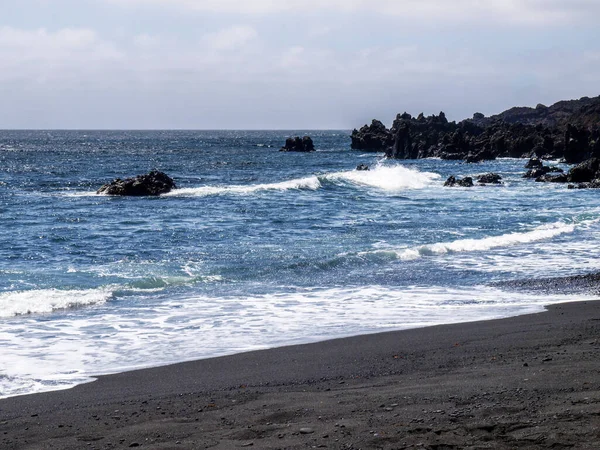 Lanzarote Spanya Volkanik Kökenli Tipik Siyah Kum Plajı — Stok fotoğraf