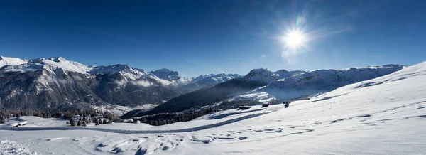 スイスのSchamserberg SchamserbergとPiz Beverin自然公園の冬の風景 — ストック写真