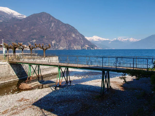 イタリアのメナッジョ 有名な町の湖畔と歴史的建造物 — ストック写真