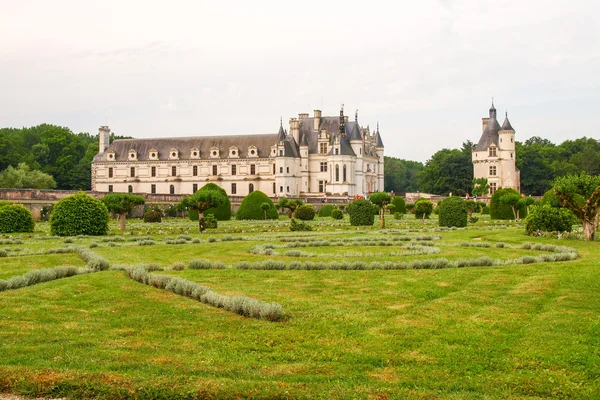 Uitzicht op het kasteel en tuinen — Stockfoto