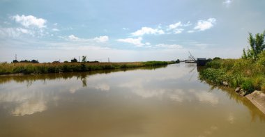Brittany deniz kenarında Nehri