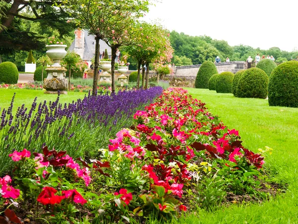 Vista do castelo e jardins — Fotografia de Stock