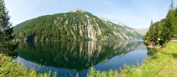 Lago de anciano —  Fotos de Stock