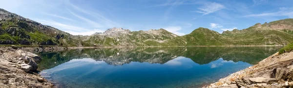 Val sambuco, meer van Naret — Stockfoto