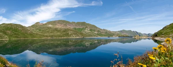 Val sambuco, meer van Naret — Stockfoto