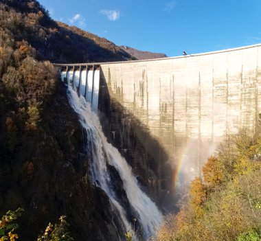 Baraj Contra Verzasca, muhteşem şelaleler