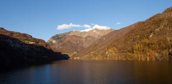 Lake of Contra — Stock Photo, Image