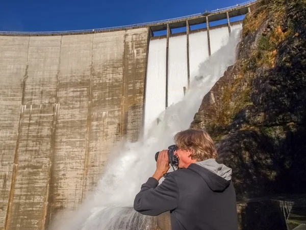 Dam of Contra Verzasca, unknowed fotograph near the spectacular — Stock Photo, Image