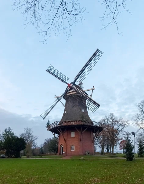 Bad Zwischenahn, väderkvarn i friluftsmuseet — Stockfoto