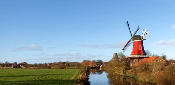 Greetsiel, traditionele windmolen — Stockfoto