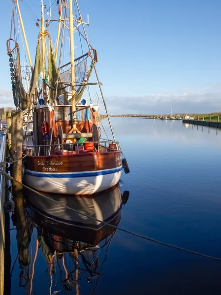 Greetsiel, łodzie rybackie. — Zdjęcie stockowe