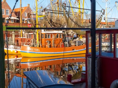 Greetsiel, balıkçı tekneleri.