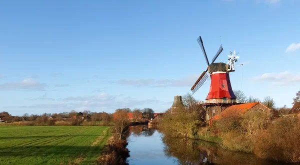 Greetsiel, traditionele windmolen — Stockfoto