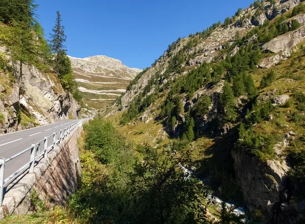 Alpes suizos, vista del paso de Grimsel — Foto de Stock