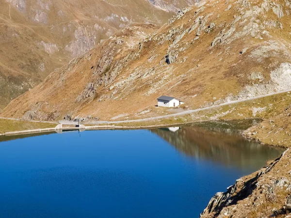 Lago oscuro —  Fotos de Stock