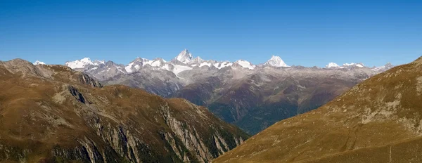 Švýcarské Alpy, pohled z Nufenen předat — Stock fotografie