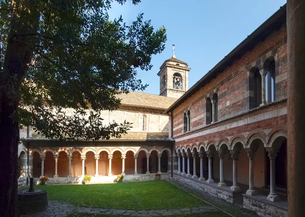 Abația din Piona, curtea interioară și mănăstirea — Fotografie, imagine de stoc