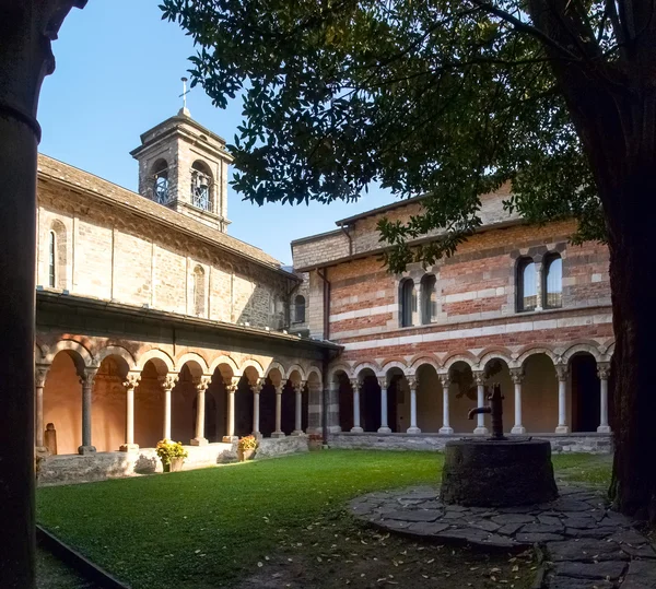 Abbey of Piona, interior courtyard and cloister — Stock Photo, Image