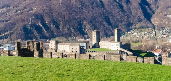 Bellinzona, näkymä Castelgrandelle — kuvapankkivalokuva