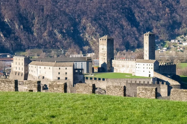 Bellinzona, beskåda av Castelgranden — Stockfoto