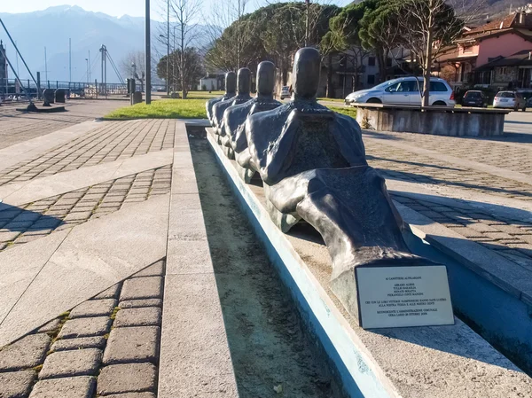 Monument dedicated to Olympic rowers — Stock Photo, Image