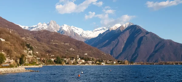 Comer see, italien. Seeblick und Bergpanorama von Gera l — Stockfoto