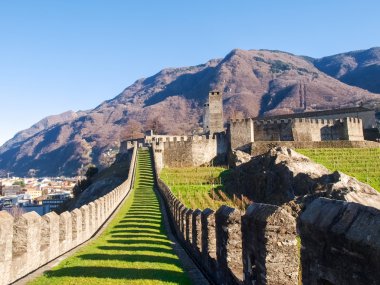 Bellinzona, Castelgrande duvarlı.